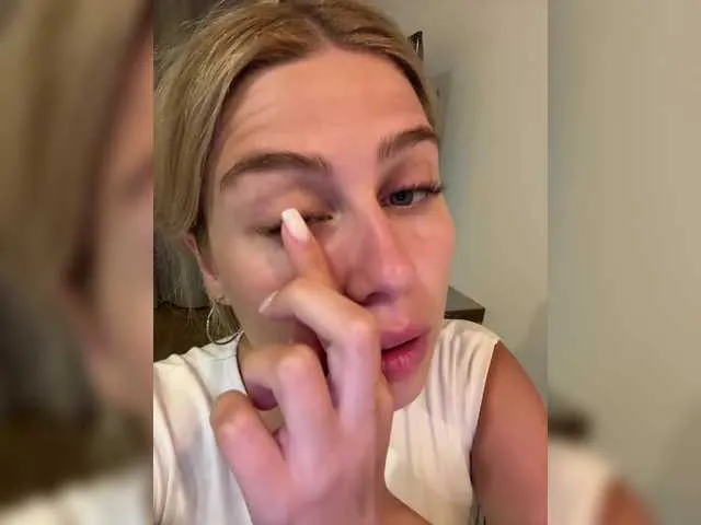 AlannaWeest – webcam model profile photo Image 14