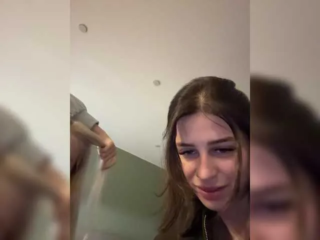 AlannaWeest – webcam model profile photo Image 19