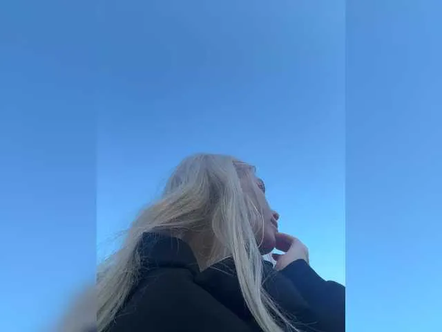 AlannaWeest – webcam model profile photo Image 7