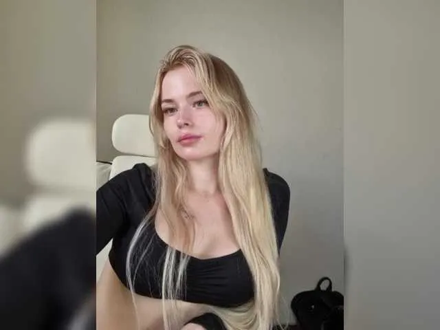 ClaraVanessa – webcam model profile photo Image 4