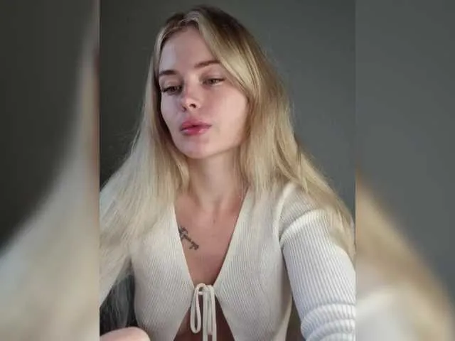 ClaraVanessa – webcam model profile photo Image 6