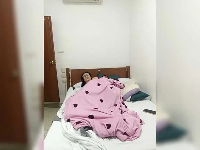 MissZoeDeville – webcam model profile photo Image 4