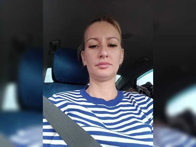 AbrilSilva – webcam model profile photo Image 6