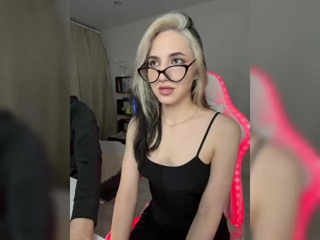 AmyBelmontt – webcam model profile photo Image 15