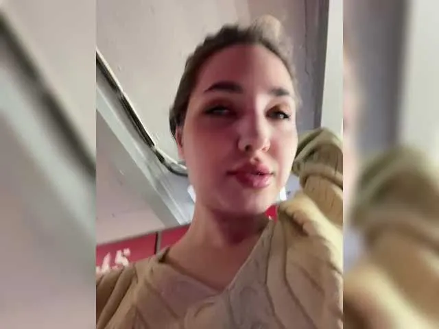 AmyBelmontt – webcam model profile photo Image 6