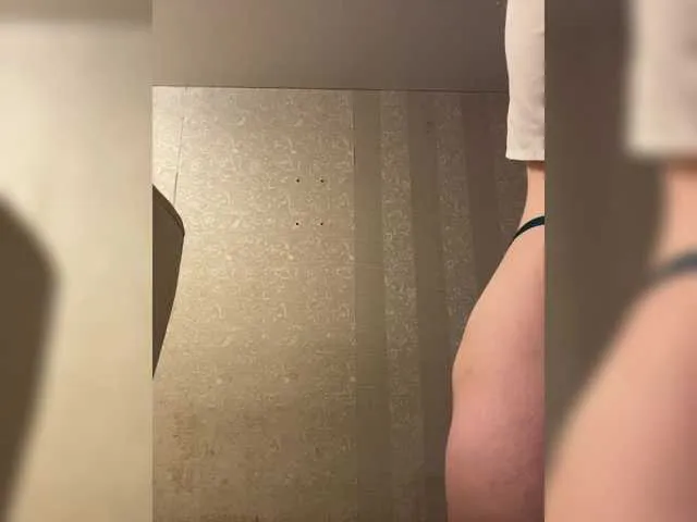 SuperSQUIRTERr – webcam model profile photo Image 11