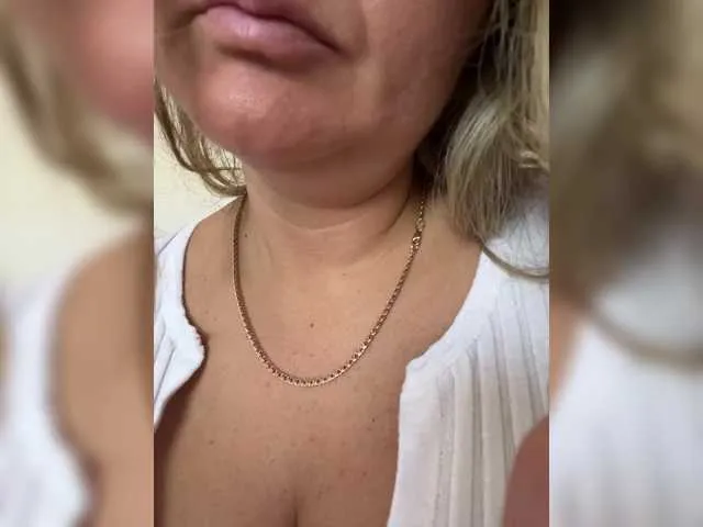 CassieGil – webcam model profile photo Image 8