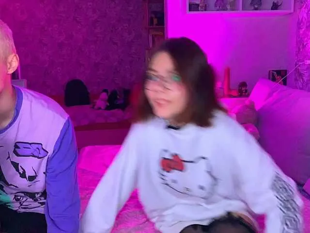 AlannaWeest – webcam model profile photo Image 2