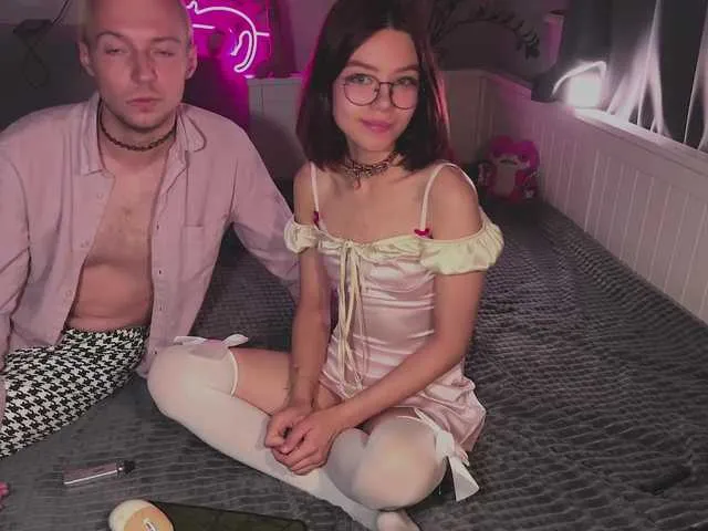 AlannaWeest – webcam model profile photo Image 9