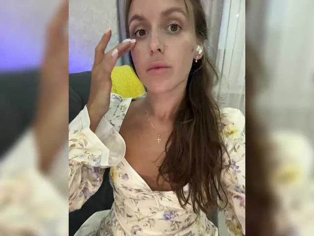 CassieGil – webcam model profile photo Image 9