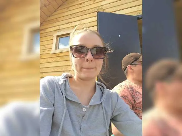 MadelynReeves – webcam model profile photo Image 4