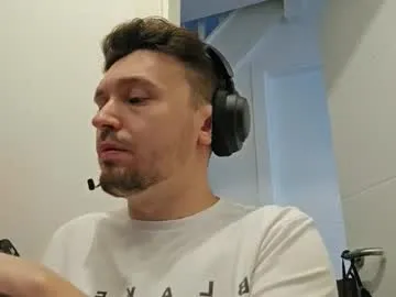 CarlaHoll – webcam model profile photo Image 2