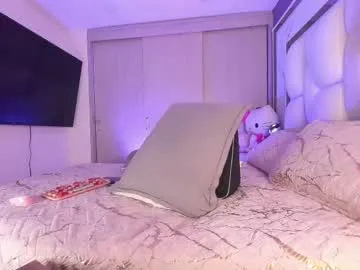 adelineefoxxx – webcam model profile photo Image 2