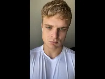 BellaDavies – webcam model profile photo Image 2