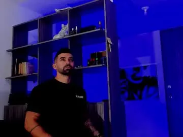 HugeTitties – webcam model profile photo Image 14