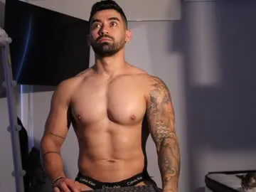 HugeTitties – webcam model profile photo Image 2