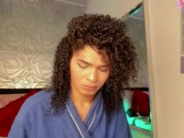 LaraHarvey – webcam model profile photo Image 13