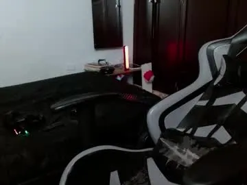 skinnyguywithbigd – webcam model profile photo Image 16