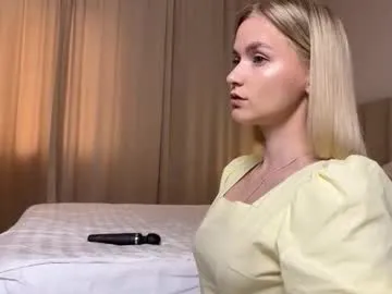 AbrilSilva – webcam model profile photo Image 6