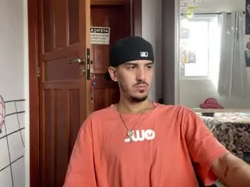 space_boys18 – webcam model profile photo Image 7