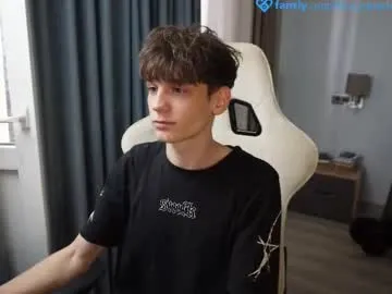 AvaMaddisson – webcam model profile photo Image 2