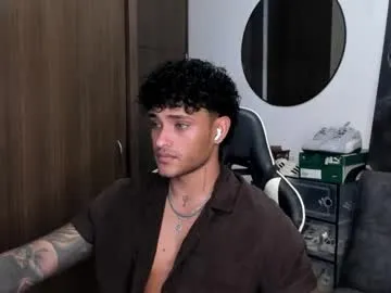 YaraDavis – webcam model profile photo Image 2