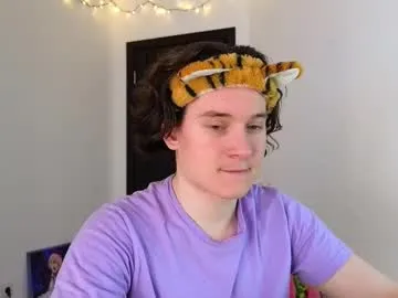 max04 – webcam model profile photo Image 2