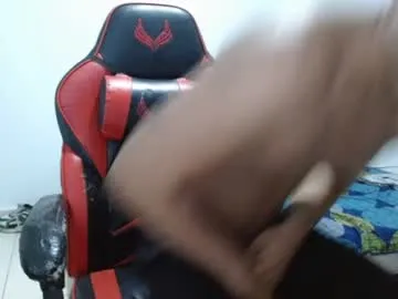 Amylewiss – webcam model profile photo Image 8