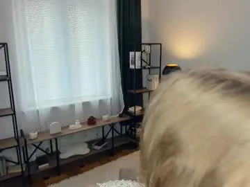 ilona_curly – webcam model profile photo Image 11