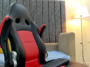 LIZY_PORTMAN – webcam model profile photo Image 5