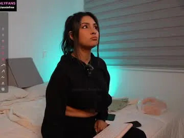 AylaRosell – webcam model profile photo Image 15