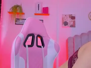 nikkiRyd – webcam model profile photo Image 11