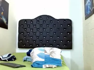 CurlyRina – webcam model profile photo Image 14