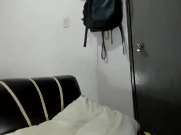 Alikams – webcam model profile photo Image 12