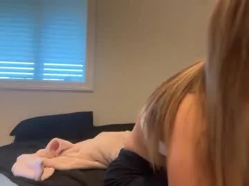 Curlyierr – webcam model profile photo Image 3