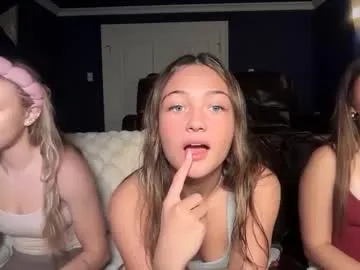 Curlyierr – webcam model profile photo Image 4