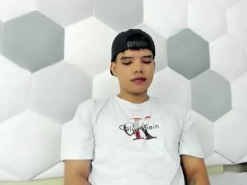 powq05 – webcam model profile photo Image 17