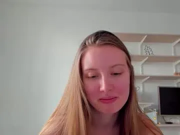 AmyBelmontt – webcam model profile photo Image 6