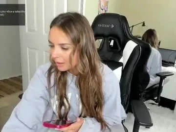 LauraFord – webcam model profile photo Image 9