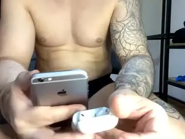 wentbrokeonstrippers – webcam model profile photo Image 5