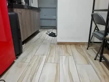 wentbrokeonstrippers – webcam model profile photo Image 8