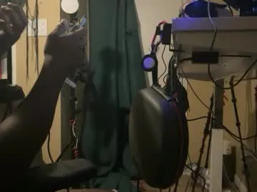 Emmy_Foxx – webcam model profile photo Image 10