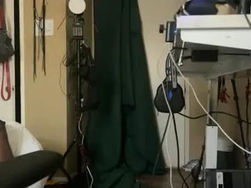 Emmy_Foxx – webcam model profile photo Image 11