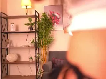 CassieGil – webcam model profile photo Image 4