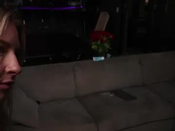 LittleGianna – webcam model profile photo Image 4