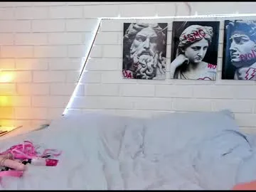 LaraHarvey – webcam model profile photo Image 6