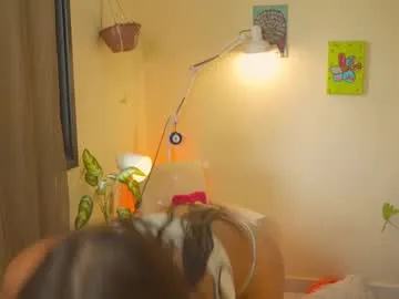 AmyBelmontt – webcam model profile photo Image 13