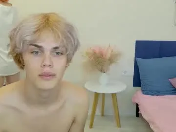 SashaShin – webcam model profile photo Image 4