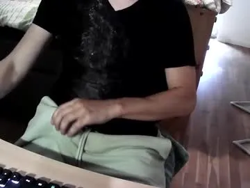 max04 – webcam model profile photo Image 4