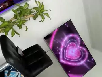 EmiRoseth – webcam model profile photo Image 11